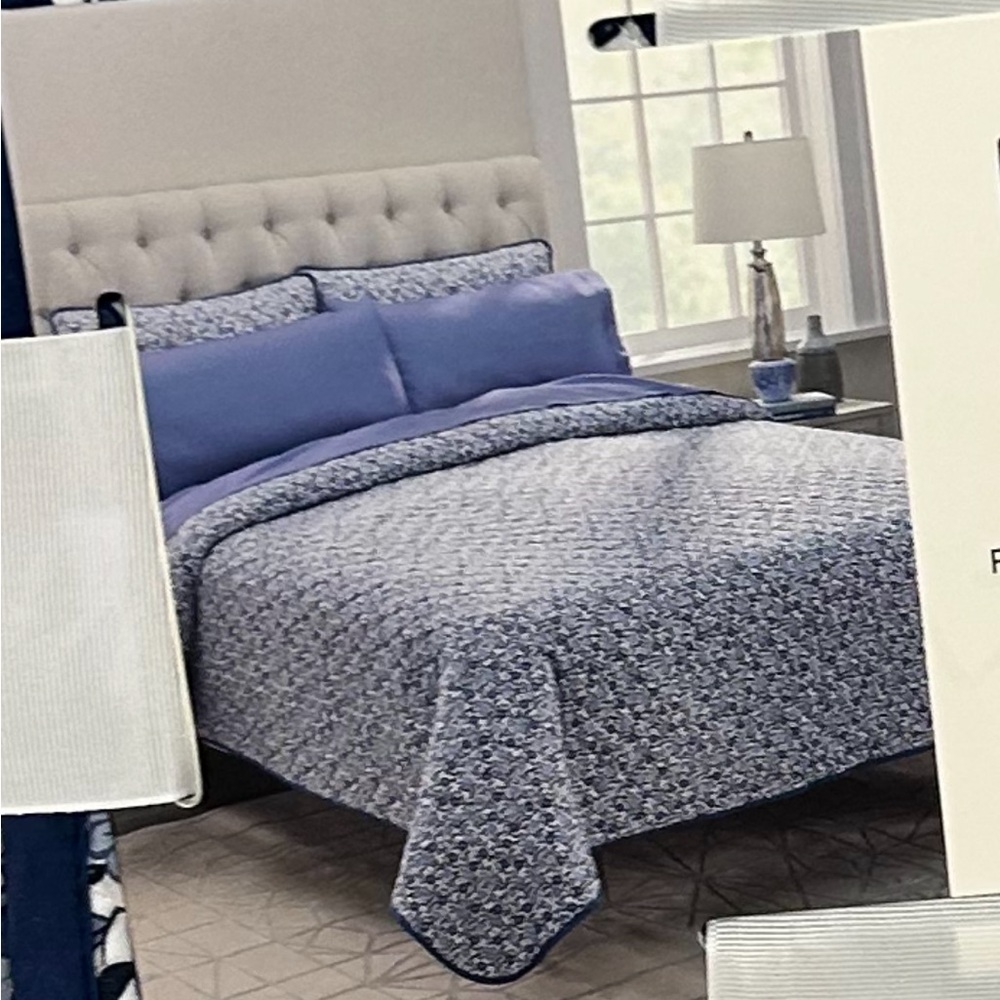 Nicole Miller Full/Queen Reversible Blue and White Floral Quilt Set 88”x92” - Picture 3 of 4